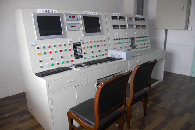 Pit heat treatment control room